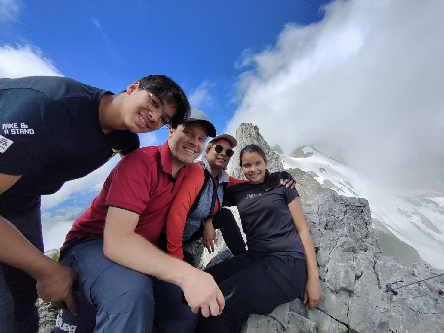 ครอบครัว Ladda Swiss House